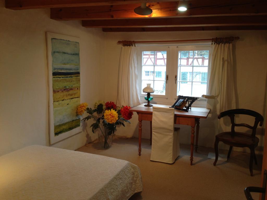 Guesthouse Les Mignardises Laufen-Uhwiesen Habitación foto